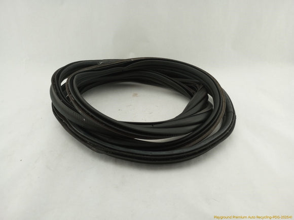 Land Rover LR4 Trunk Lid Molding