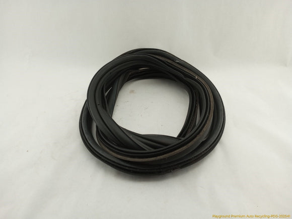 Land Rover LR4 Trunk Lid Molding