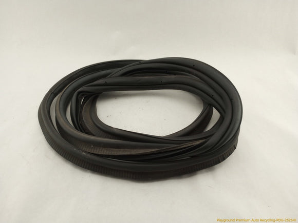Land Rover LR4 Trunk Lid Molding