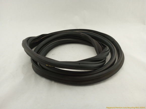 Land Rover LR4 Trunk Lid Molding