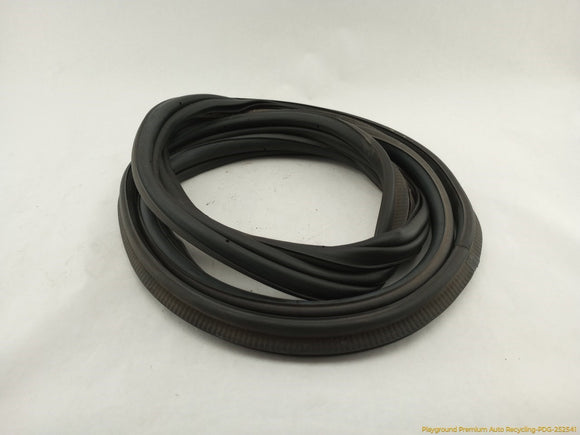 Land Rover LR4 Trunk Lid Molding