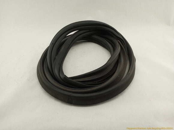 Land Rover LR4 Trunk Lid Molding