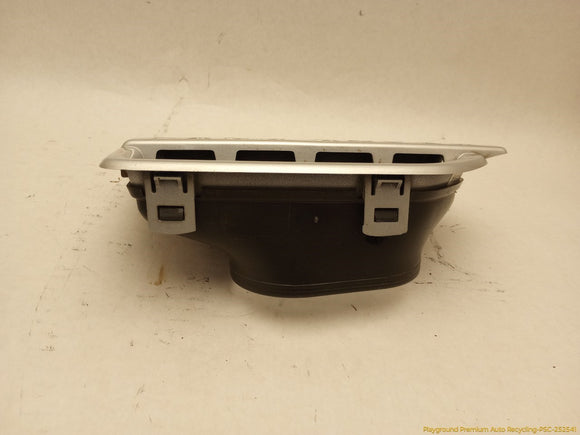 Land Rover LR4 Passenger Right Front Fender Vent Grille