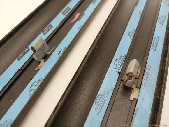 Land Rover LR4 Pair Of Rear Quarter Window Upper Trim