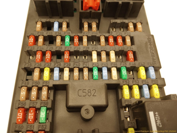 Land Rover LR4 Engine Fuse Box
