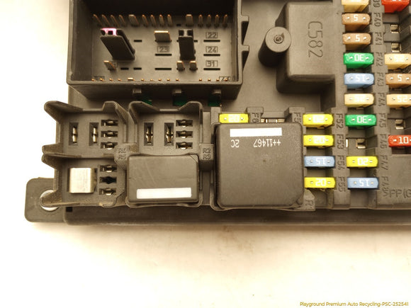 Land Rover LR4 Engine Fuse Box