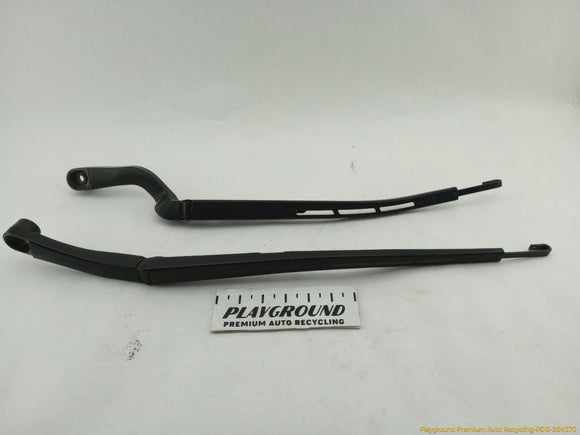 Cadillac CTS Pair Of Windshield Wiper Arm