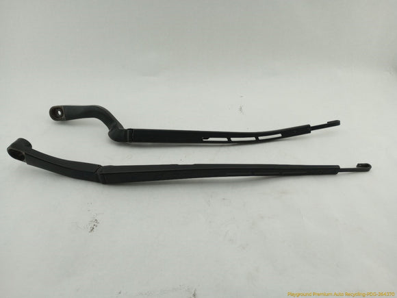 Cadillac CTS Pair Of Windshield Wiper Arm