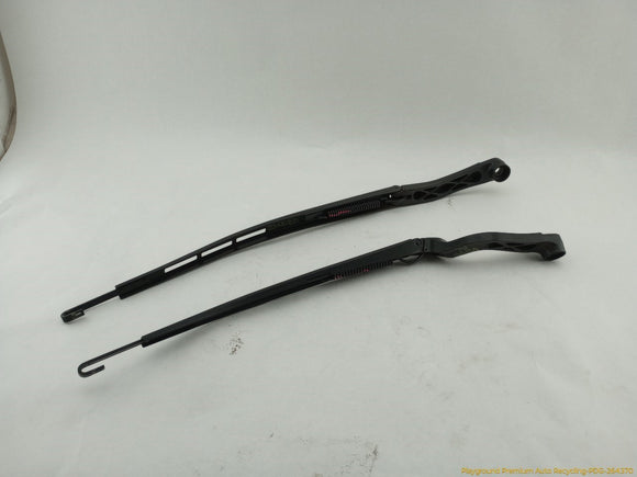 Cadillac CTS Pair Of Windshield Wiper Arm