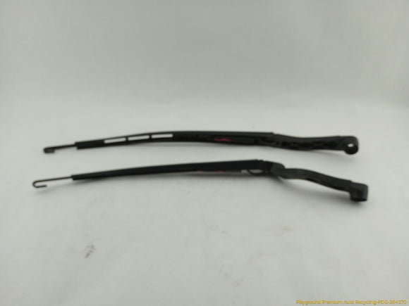 Cadillac CTS Pair Of Windshield Wiper Arm