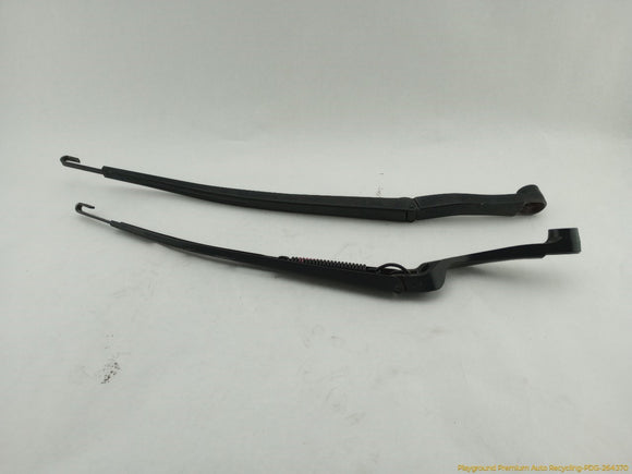 Cadillac CTS Pair Of Windshield Wiper Arm