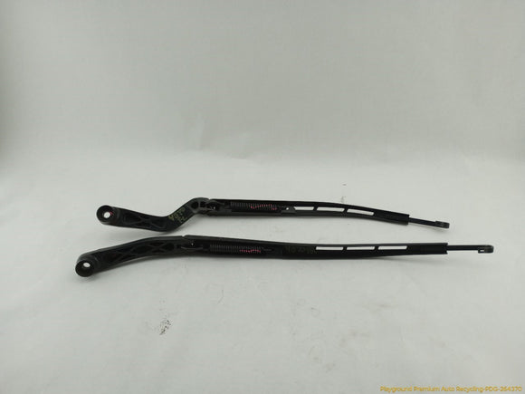 Cadillac CTS Pair Of Windshield Wiper Arm