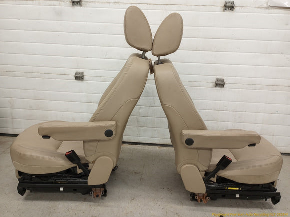 Land Rover LR4 Pair Of Front Seats