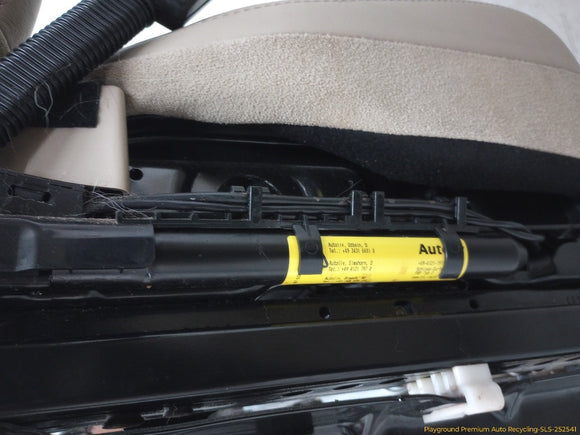 Land Rover LR4 Pair Of Front Seats