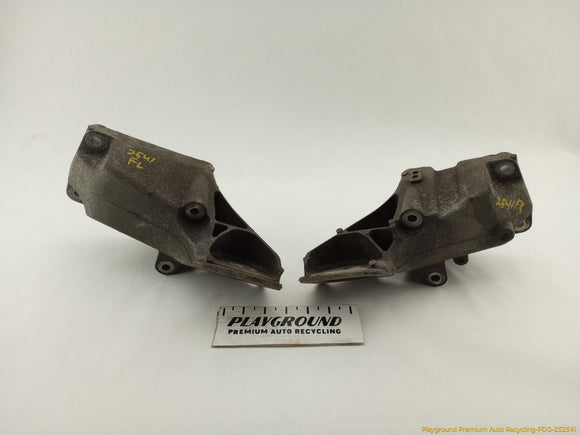 Land Rover LR4 Pair Of Engine Mount Bracket