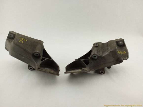 Land Rover LR4 Pair Of Engine Mount Bracket