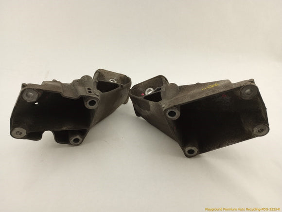 Land Rover LR4 Pair Of Engine Mount Bracket