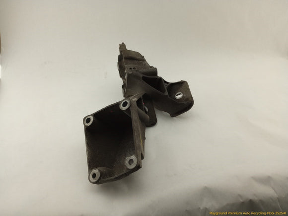 Land Rover LR4 Pair Of Engine Mount Bracket