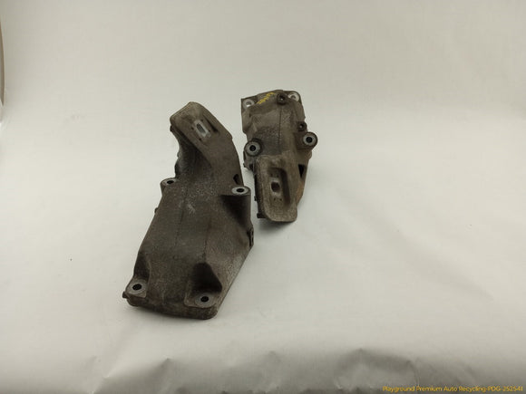 Land Rover LR4 Pair Of Engine Mount Bracket
