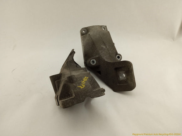 Land Rover LR4 Pair Of Engine Mount Bracket