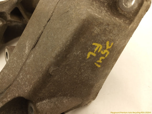 Land Rover LR4 Pair Of Engine Mount Bracket