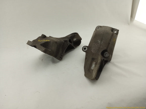 Land Rover LR4 Pair Of Engine Mount Bracket