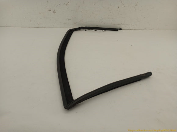 Maserati Quattroporte Front Right Front Door Window Glass Run Channel Seal