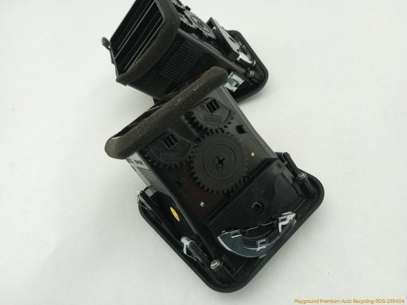 Maserati Quattroporte Pair Of Front Dash Air Vents