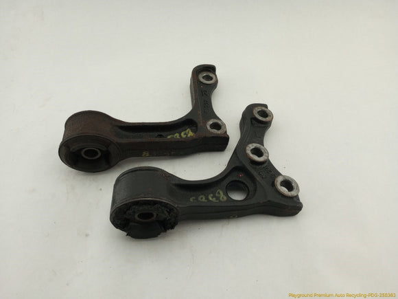 Toyota 4Runner Pair Of Front Differential Support Brackets