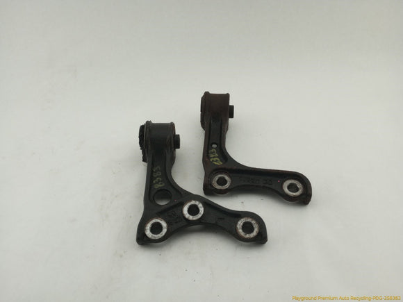 Toyota 4Runner Pair Of Front Differential Support Brackets