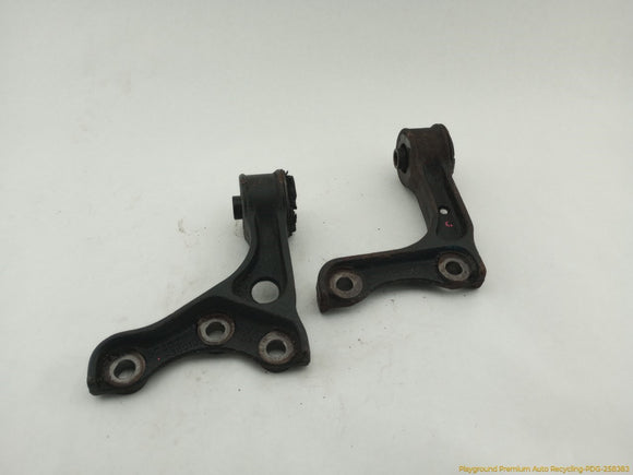 Toyota 4Runner Pair Of Front Differential Support Brackets