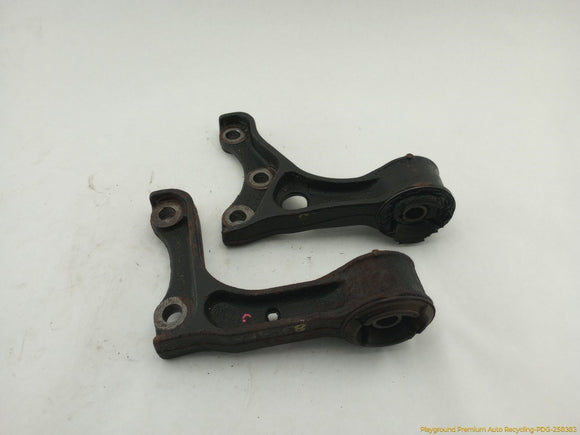 Toyota 4Runner Pair Of Front Differential Support Brackets