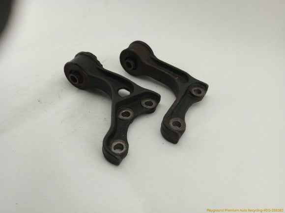 Toyota 4Runner Pair Of Front Differential Support Brackets