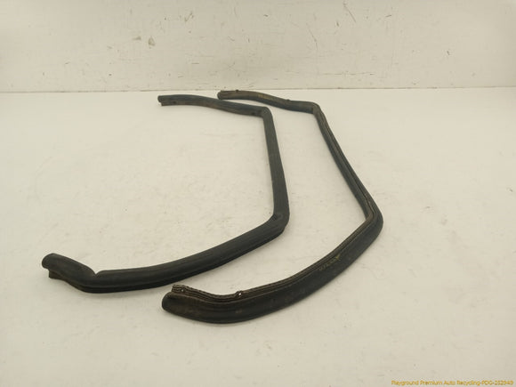 Corvette C4 Pair Of Front Door Upper Window Seal Weatherstrips