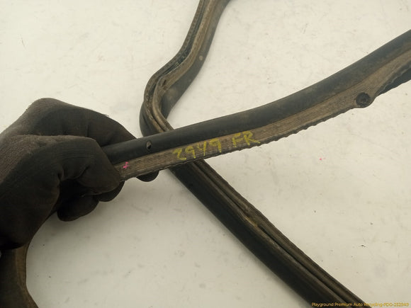 Corvette C4 Pair Of Front Door Upper Window Seal Weatherstrips