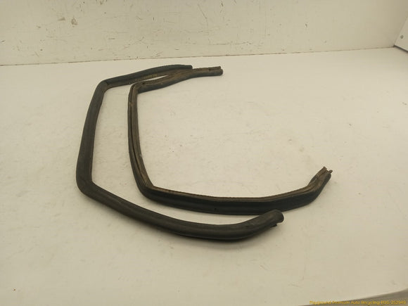 Corvette C4 Pair Of Front Door Upper Window Seal Weatherstrips
