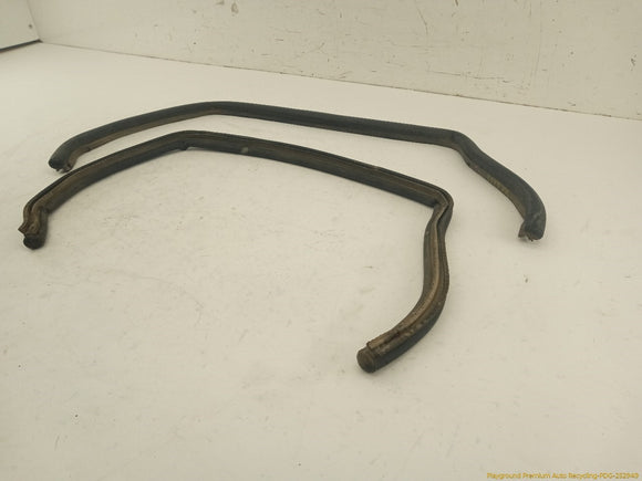 Corvette C4 Pair Of Front Door Upper Window Seal Weatherstrips