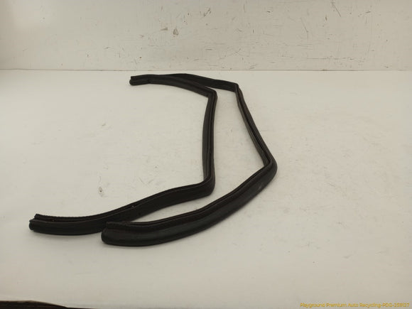 Corvette C4 Pair Of Front Door Upper Window Seal Weatherstrips