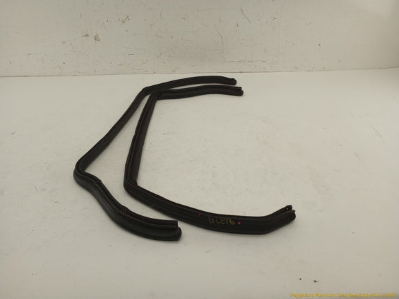 Corvette C4 Pair Of Front Door Upper Window Seal Weatherstrips