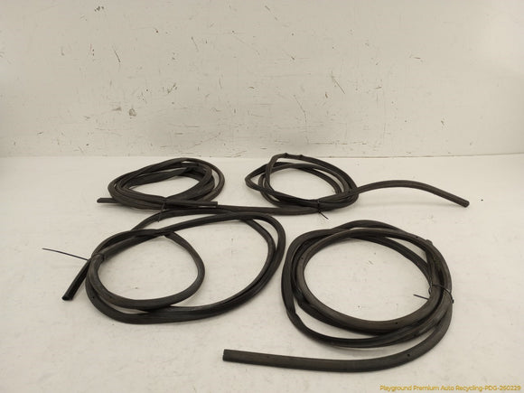 Land Rover Evoque Set of Outer Door Seals And Trunk Weatherstrip