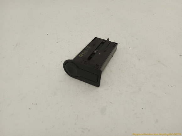 Land Rover Range Rover Passenger Right Dash Cup Holder
