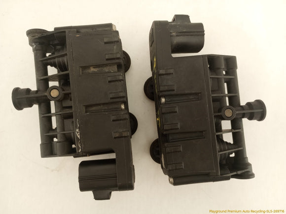 Land Rover Range Rover Pair Of Air Suspension Valve Blocks