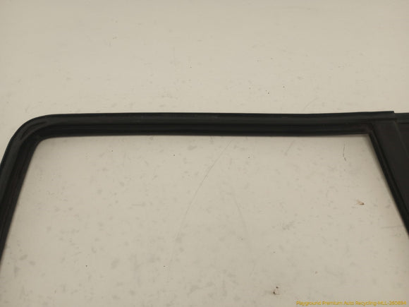 Hummer H3 Passenger Right Rear Door Vent Glass