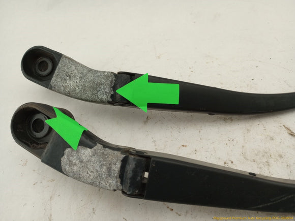 Hummer H3 Pair Of Windshield Wiper Arms