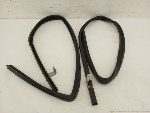 Hummer H3 Set Of Window Seal Weatherstrips