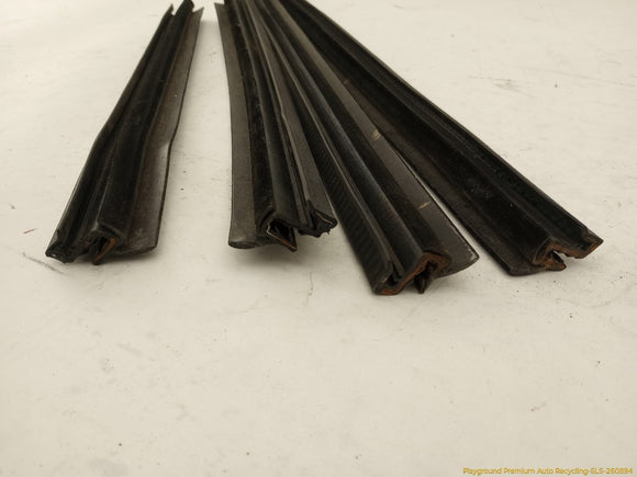 Hummer H3 Set Of Window Seal Weatherstrips