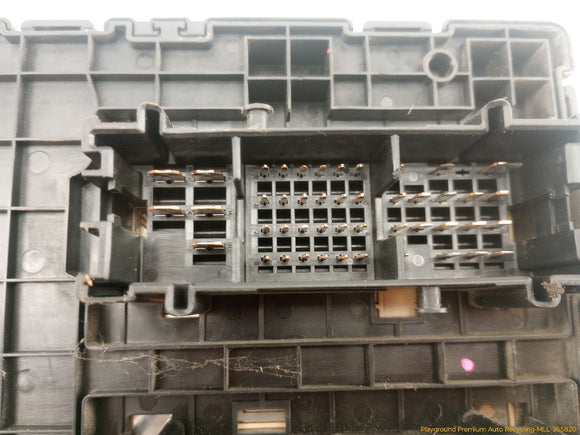 Hummer H3 Engine Fuse Box