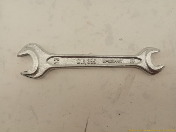 Porsche 944 Vehicle Jack & Tools Set
