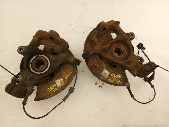 Hummer H3 Pair Of Front Spindle Knuckle Hubs