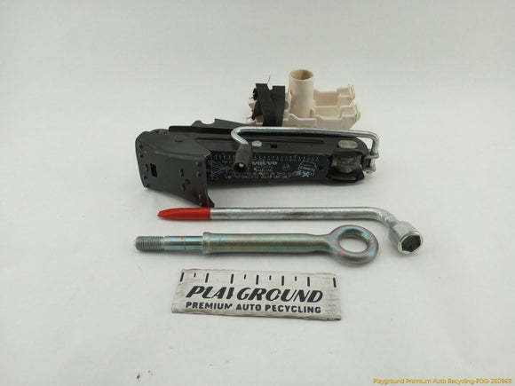 Volvo XC70 Vehicle Jack And Tools Set